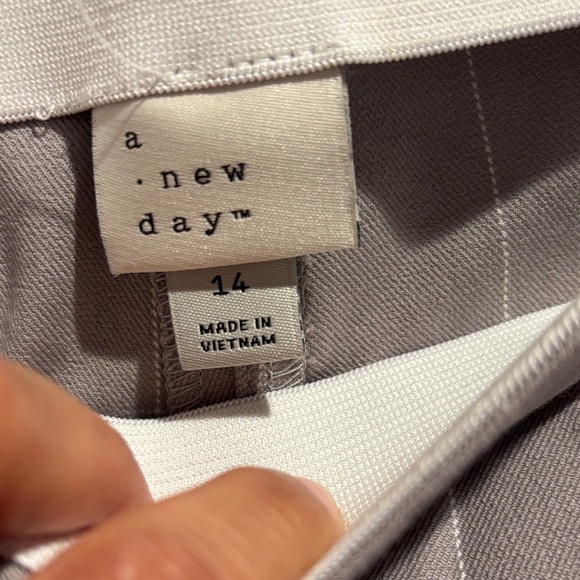 Women’s size 14 R Gray Checkered Pants - Picture 2 of 6